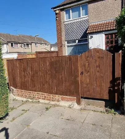 Centrally Located W/ Free Parking & Smart Tv