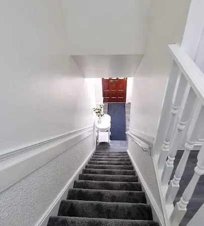 Centrally Located W/ Free Parking & Smart Tv *