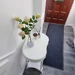 Centrally Located W/ Free Parking & Smart Tv Leeds (West Yorkshire)