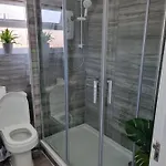 Lejlighed Centrally Located W/ Free Parking & Smart Tv *