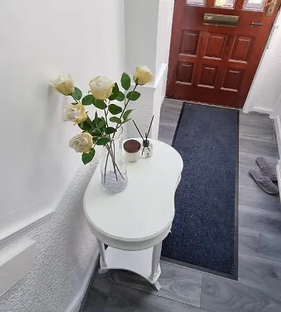 Centrally Located W/ Free Parking & Smart Tv Leeds (West Yorkshire)