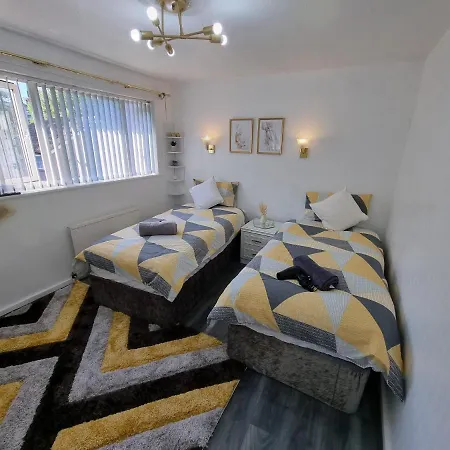 Centrally Located W/ Free Parking & Smart Tv