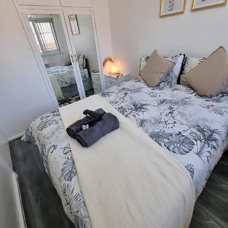 Centrally Located W/ Free Parking & Smart Tv * Leeds (West Yorkshire)