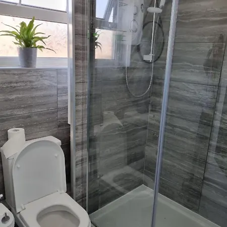 Centrally Located W/ Free Parking & Smart Tv *