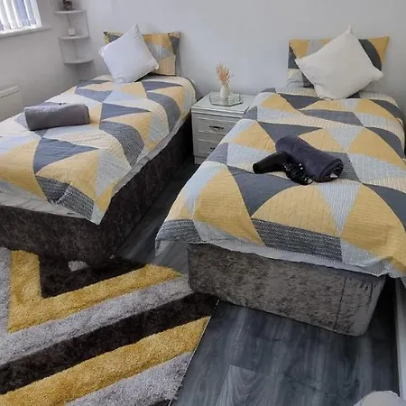 Centrally Located W/ Free Parking & Smart Tv *