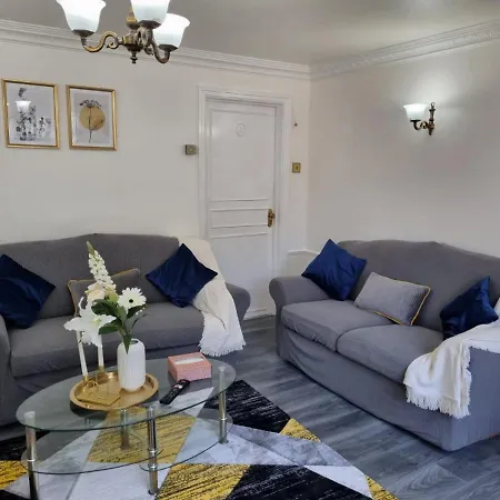 Centrally Located W/ Free Parking & Smart Tv * Leeds (West Yorkshire)