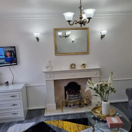 Centrally Located W/ Free Parking & Smart Tv *